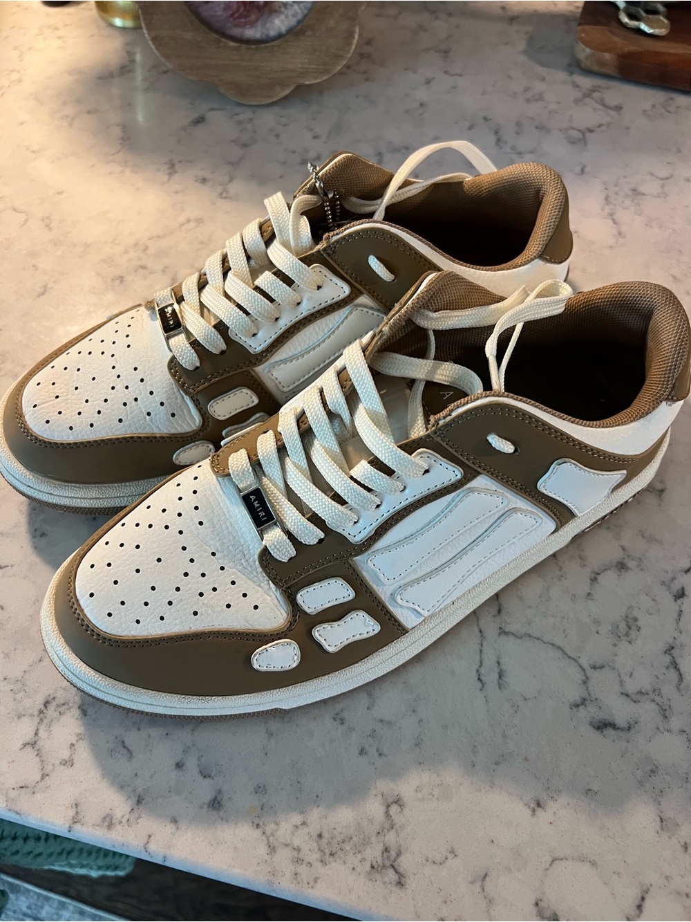 AMIRI SKEL top low off-White and dark tan, Leather Sneakers